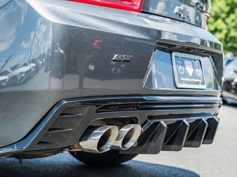 Used 2018 Chevrolet Camaro SS RWD image 7