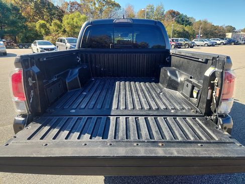 Used 2018 Toyota Tacoma Limited image 29