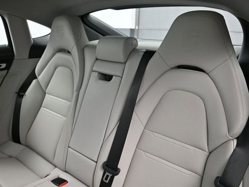 Certified 2022 Porsche Panamera 4 image 6