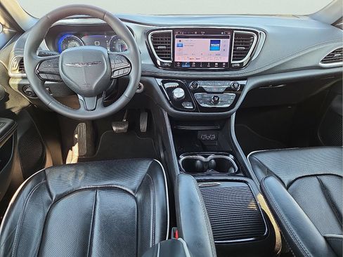 Used 2025 Chrysler Pacifica Limited FWD image 12