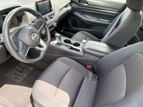 Used 2025 Nissan Altima 2.5 SV FWD image 9