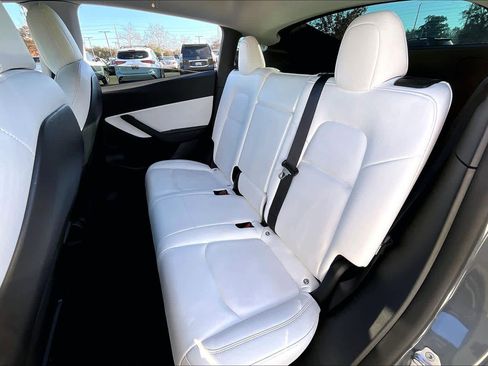 Used 2021 Tesla Model Y Long Range image 20