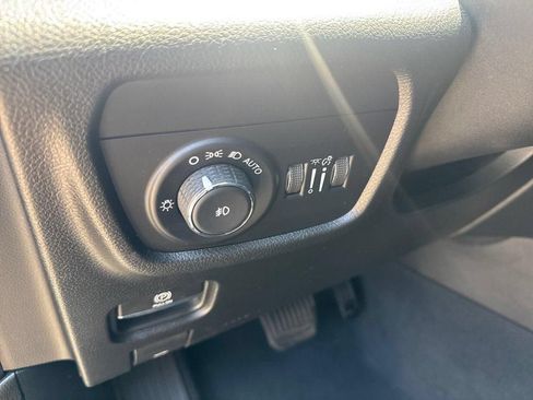 Used 2023 Jeep Grand Cherokee Limited w/ Luxury Tech Group II AWD/4WD image 38