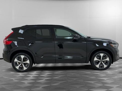 Used 2024 Volvo XC40 B5 Plus AWD/4WD image 2