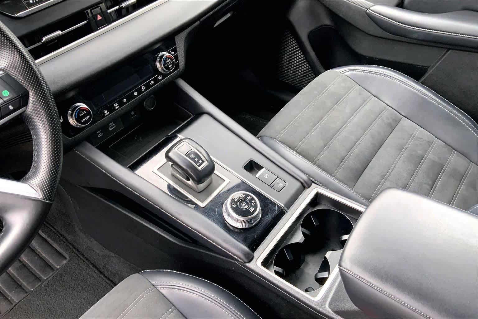 Used 2024 Mitsubishi Outlander SE AWD/4WD image 16