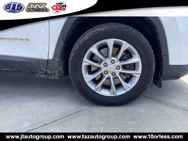 Used 2019 Jeep Cherokee Latitude w/ Popular Appearance Group FWD image 8