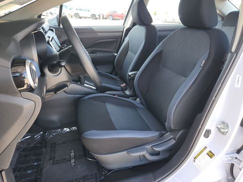 Used 2025 Nissan Versa SV image 12