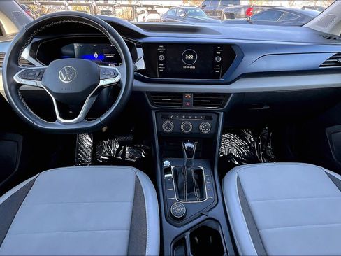 Used 2022 Volkswagen Taos SE w/ Panoramic Sunroof Package image 14