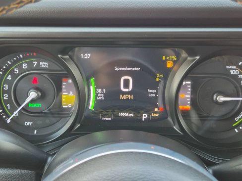 Used 2024 Jeep Wrangler Unlimited Sahara AWD/4WD image 14