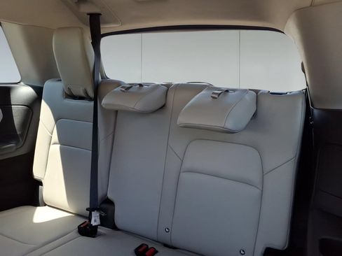 Used 2023 Nissan Pathfinder SL AWD/4WD image 10
