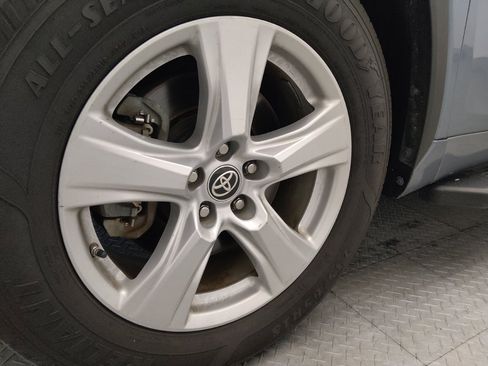Used 2020 Toyota Highlander LE FWD image 31