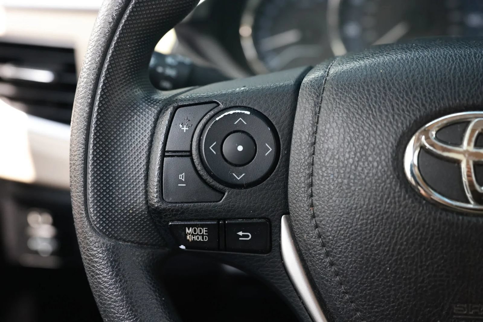 Used 2015 Toyota Corolla LE FWD image 28