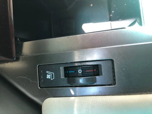 Used 2016 Lexus GX 460 Luxury w/ Preferred Accessory Package image 27