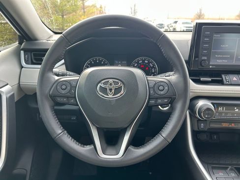 Used 2022 Toyota RAV4 XLE Premium image 10