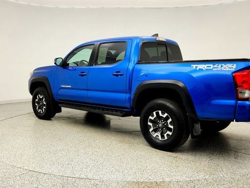 Used 2017 Toyota Tacoma TRD Off-Road image 7