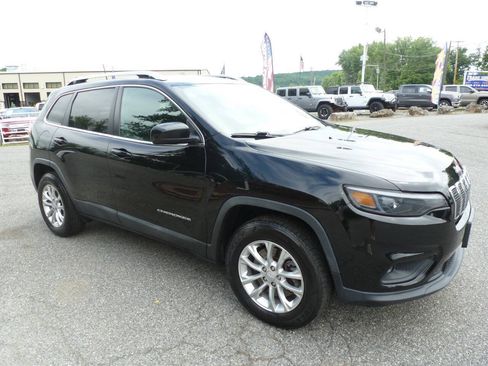 Used 2019 Jeep Cherokee Latitude w/ Cold Weather Group AWD/4WD image 5