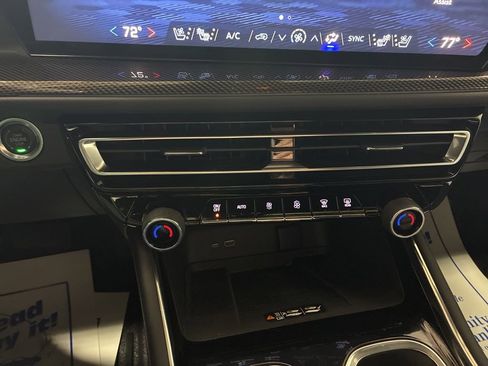 Used 2025 Chevrolet Traverse High Country image 19