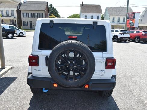 Used 2024 Jeep Wrangler Unlimited Sahara w/ Technology Group AWD/4WD image 5
