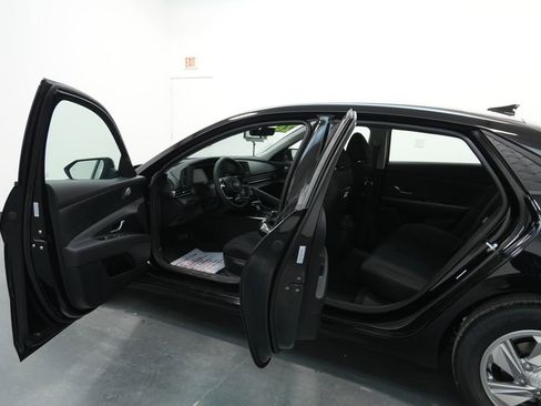 New 2026 Hyundai Elantra SE image 18