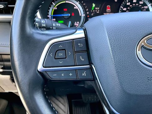 Used 2021 Toyota Highlander XLE FWD image 23