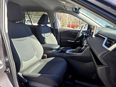 Used 2025 Toyota RAV4 LE image 17