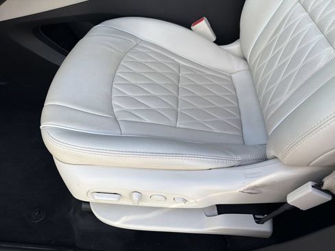 Used 2023 Buick Enclave Avenir w/ Avenir Technology Package FWD image 22