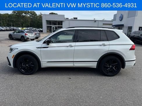 Used 2024 Volkswagen Tiguan SE R-Line AWD/4WD image 9