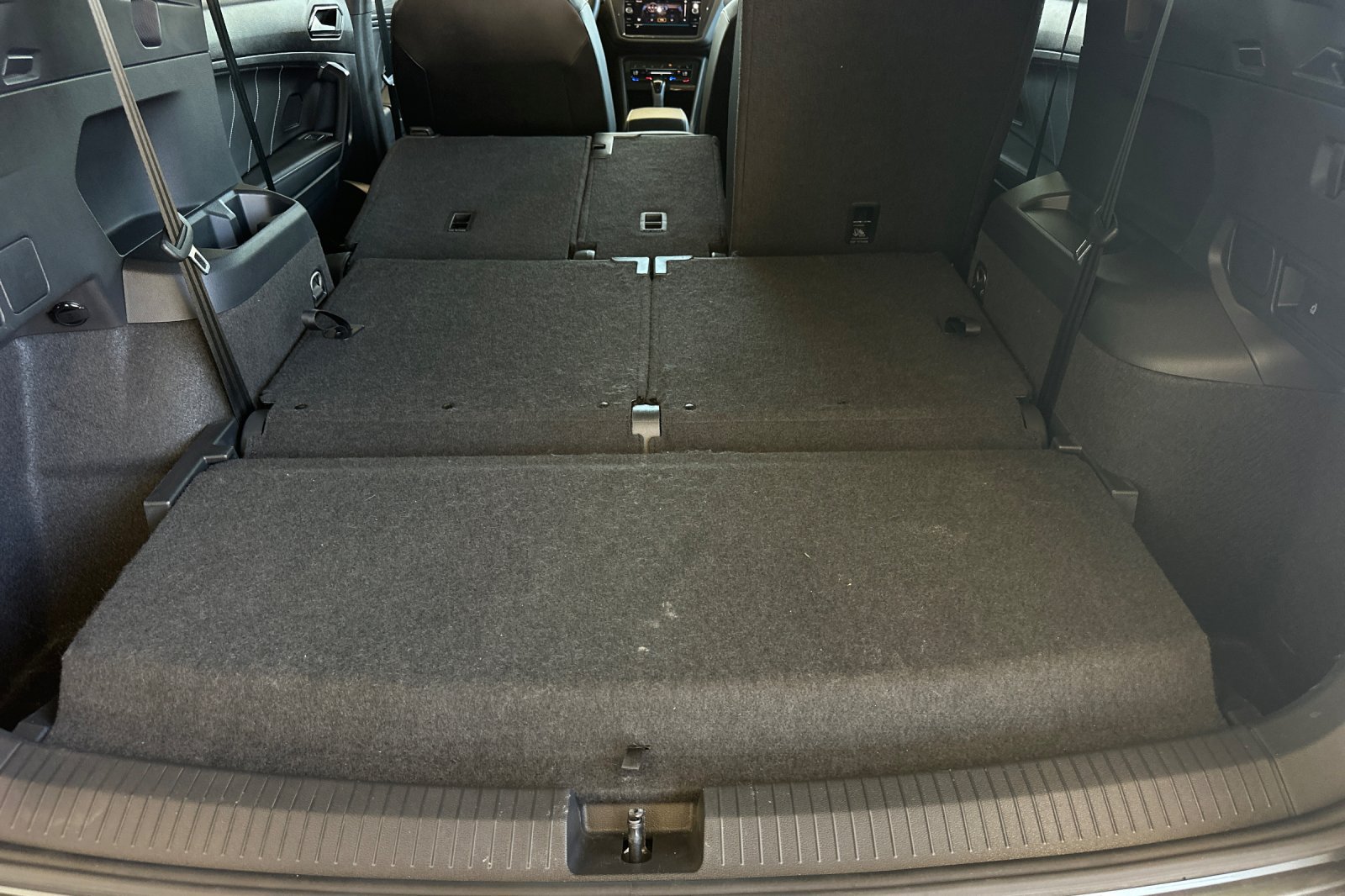 Used 2023 Volkswagen Tiguan SE R-Line FWD image 16