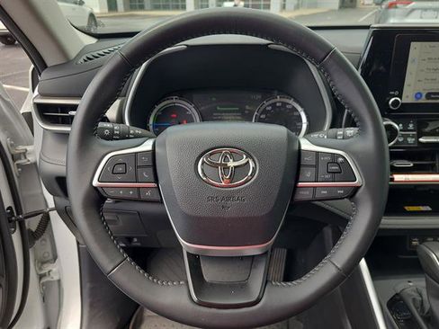 Certified 2025 Toyota Highlander XLE AWD/4WD image 53