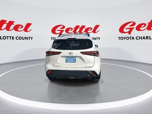 Used 2021 Toyota Highlander XLE image 7