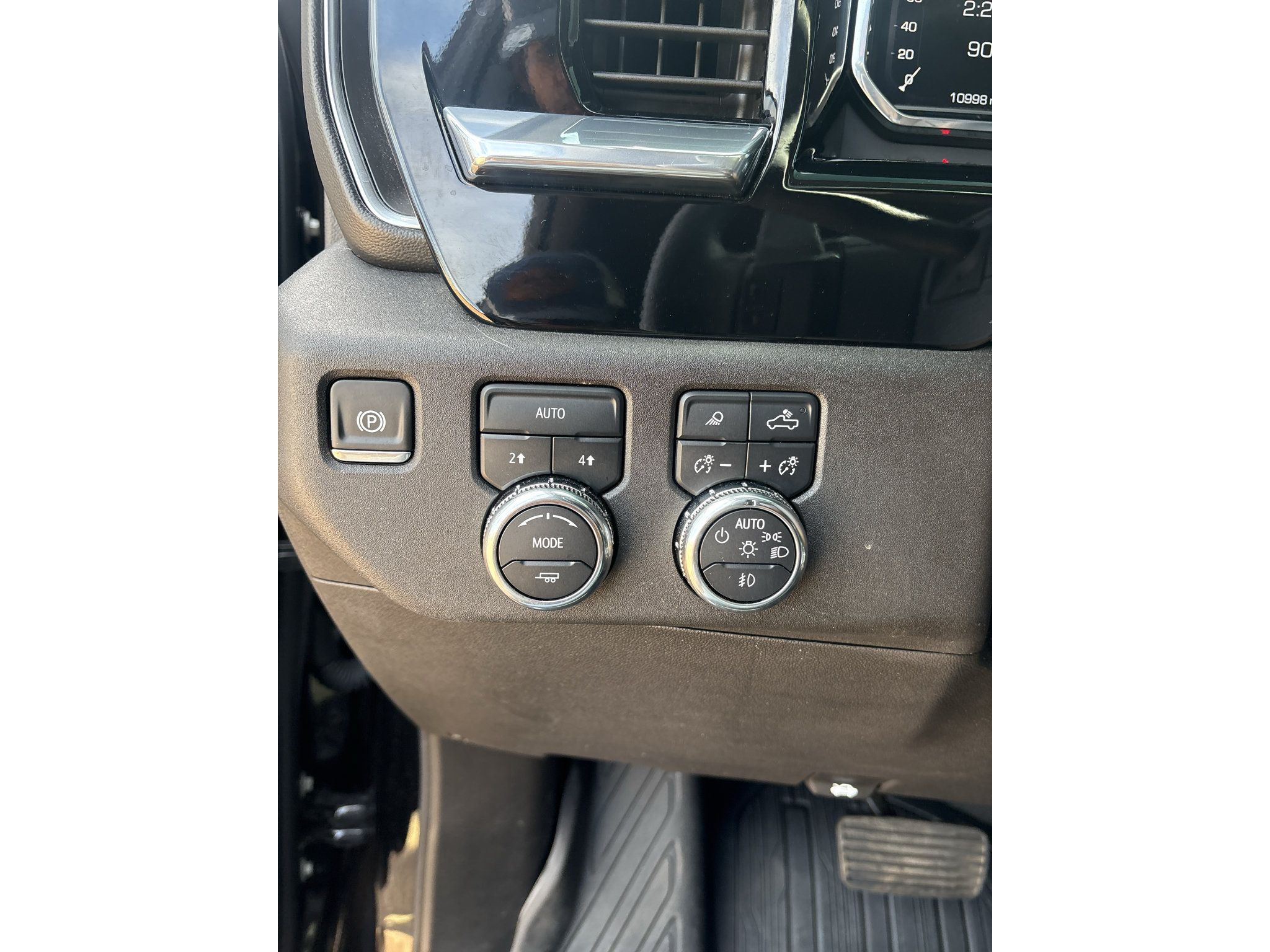 Used 2025 GMC Sierra 1500 Elevation w/ Elevation Premium Package AWD/4WD image 28