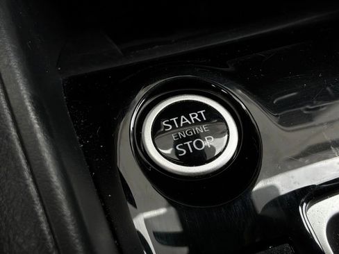 Used 2025 Nissan Versa SV FWD image 22