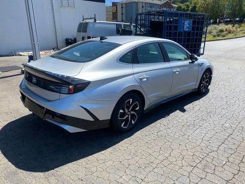 Used 2025 Hyundai Sonata SEL FWD image 5