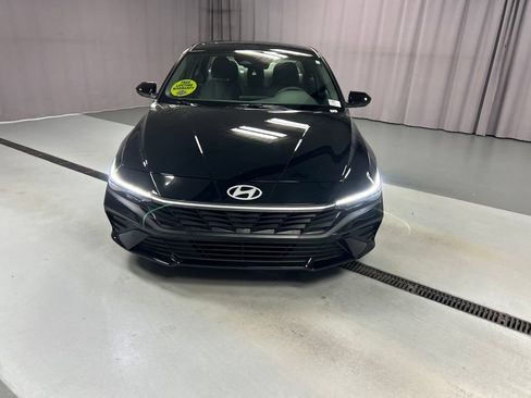 Used 2026 Hyundai Elantra SE FWD image 2