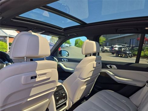 Used 2022 BMW X5 xDrive40i w/ M Sport Package AWD/4WD image 36