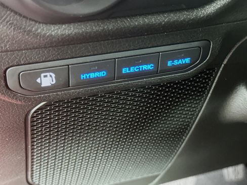 Used 2025 Jeep Wrangler Willys image 16