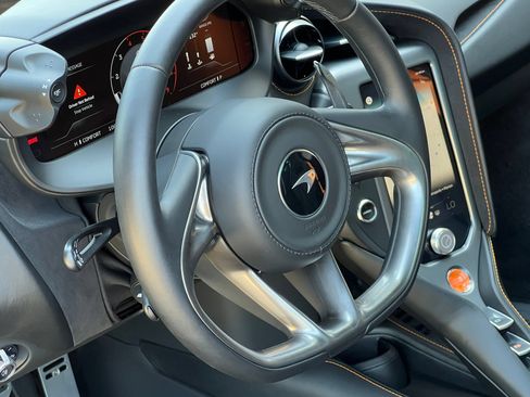 Used 2025 McLaren 750S Spider RWD image 28
