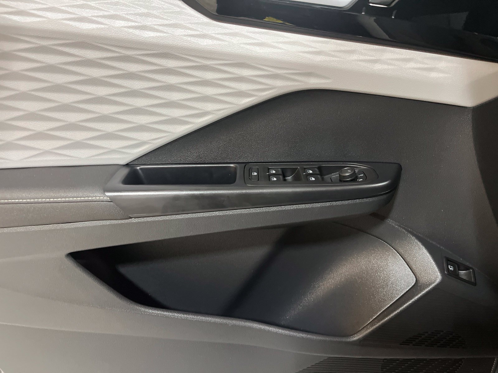 Used 2024 Volkswagen Taos S FWD image 18