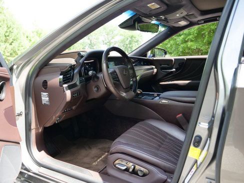 Used 2019 Lexus LS 500 w/ Luxury Package RWD image 30