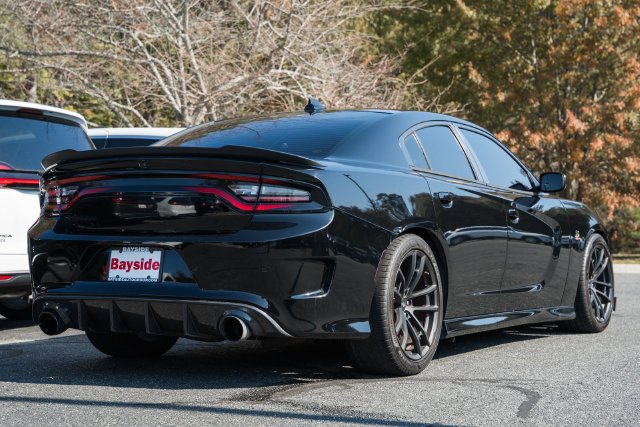 Used 2016 Dodge Charger R/T Scat Pack w/ Technology Group RWD image 6