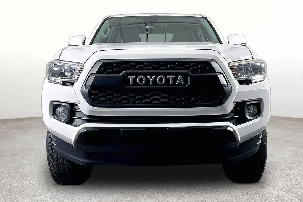 Used 2019 Toyota Tacoma SR5 AWD/4WD image 4