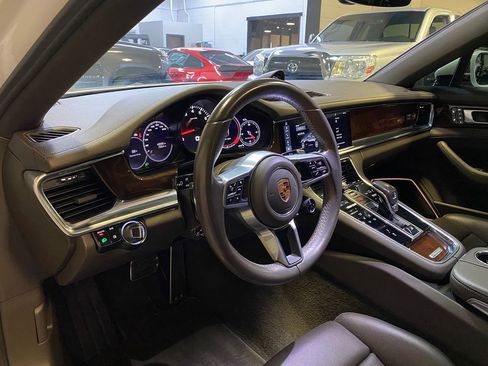 Used 2017 Porsche Panamera 4S AWD/4WD image 19