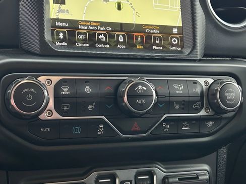 Used 2022 Jeep Wrangler Unlimited Sahara w/ Cold Weather Group image 26