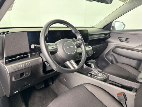 Used 2025 Hyundai Kona SEL FWD image 4