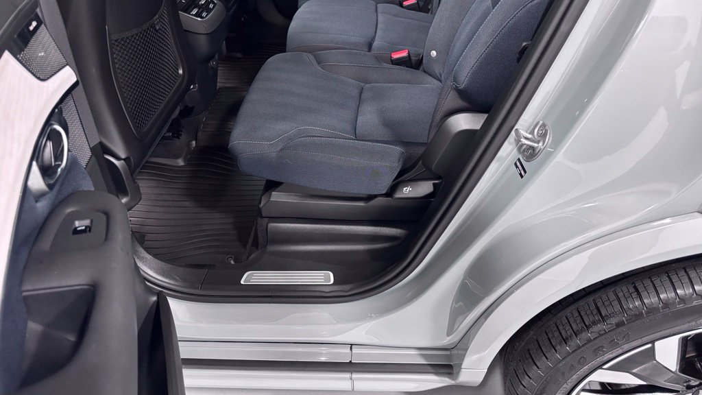 Certified 2025 Volvo XC90 B6 Ultra AWD/4WD image 21