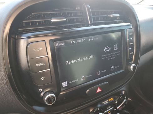 Used 2022 Kia Soul LX w/ Technology Package image 17