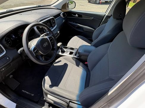 Used 2020 Kia Sorento AWD V6 image 24