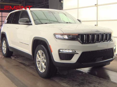 Used 2023 Jeep Grand Cherokee Limited image 4