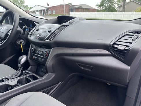 Used 2019 Ford Escape S image 10