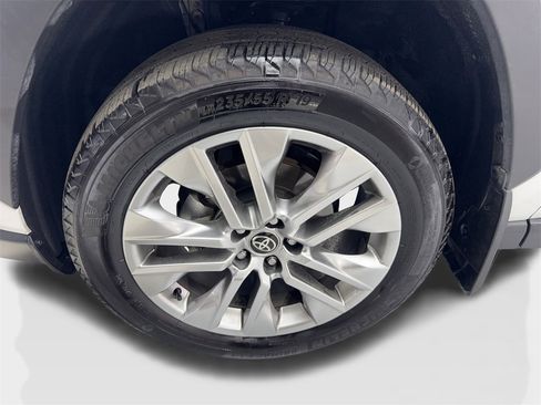 Used 2024 Toyota RAV4 XLE Premium image 87